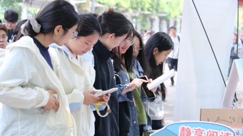 图书展1.jpg 图书展1.jpg