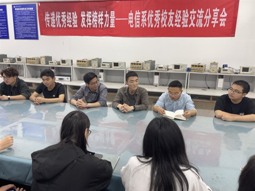 交流分享会现场2_副本.jpg 交流分享会现场2_副本.jpg