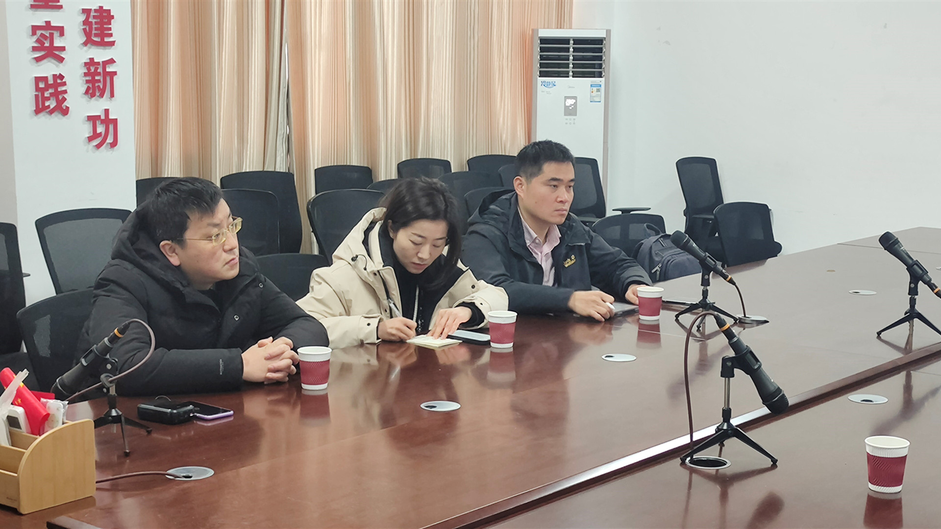 3_封面.jpg 3_封面.jpg