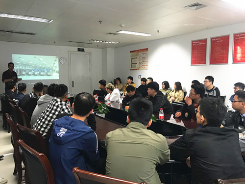 中电十四所领导给同学们作介绍_副本.jpg