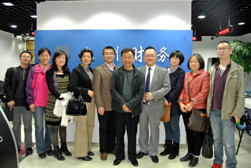 91自拍
教师与余新平及李炎炜博士合影.JPG